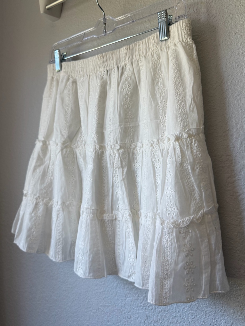 HYFVE Tiered Eyelet White Mini Skirt, NWOT, Size Large. 100% Cotton - Picture 4 of 11